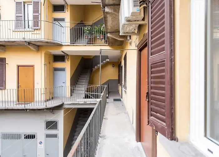Porta Garibaldi White Flat